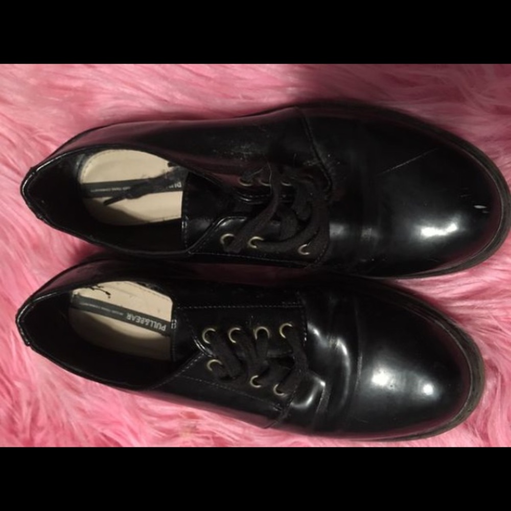 Black Oxford shoes